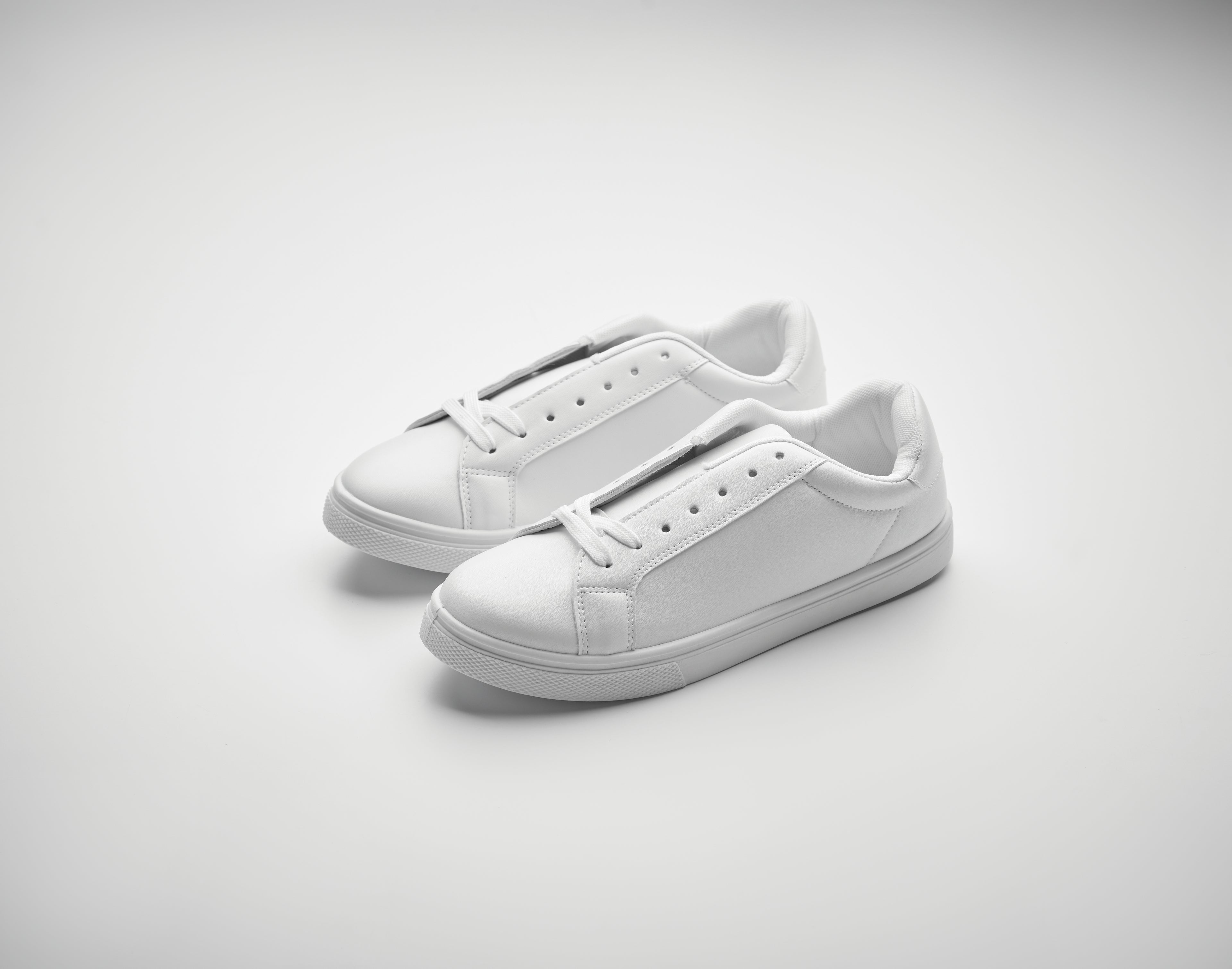Adidași din PU 38