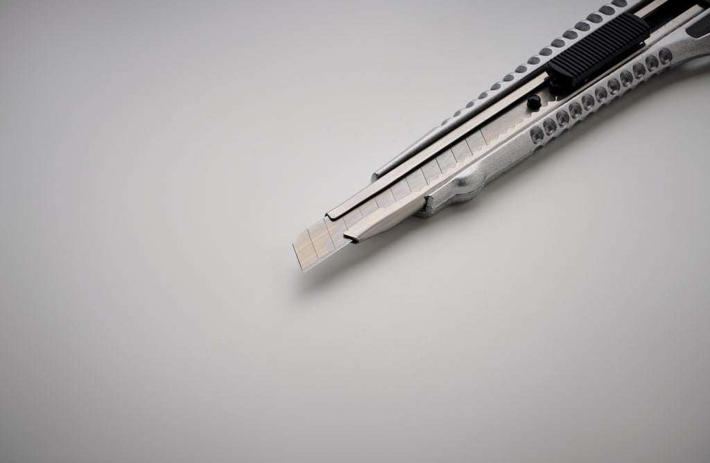 Cuțit retractabil din aluminiu