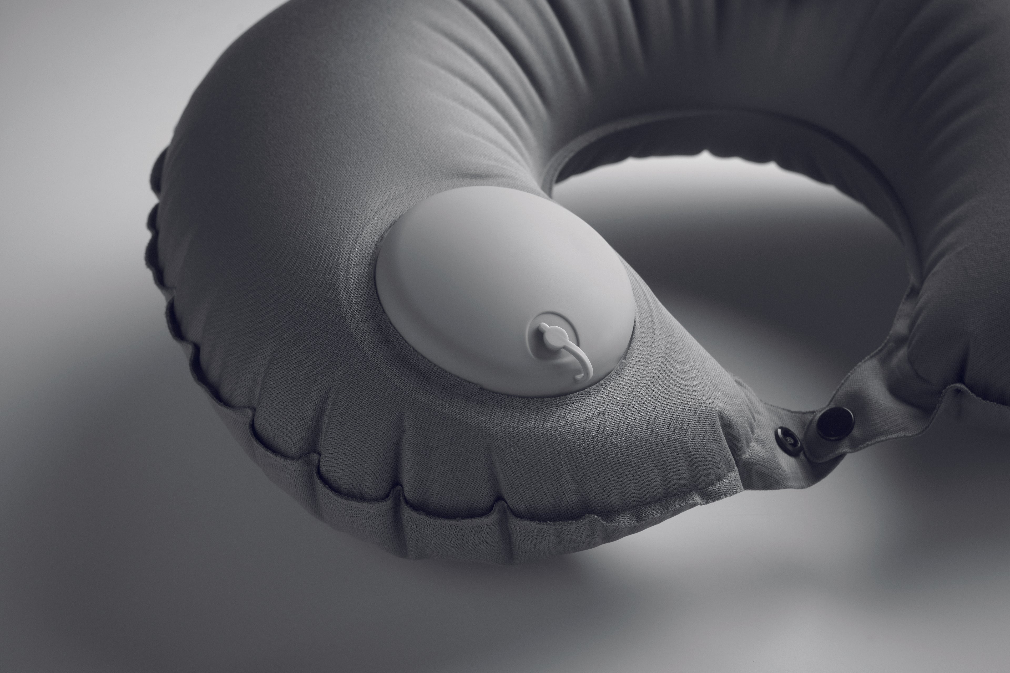 Pernă de călătorie gonflabilă r