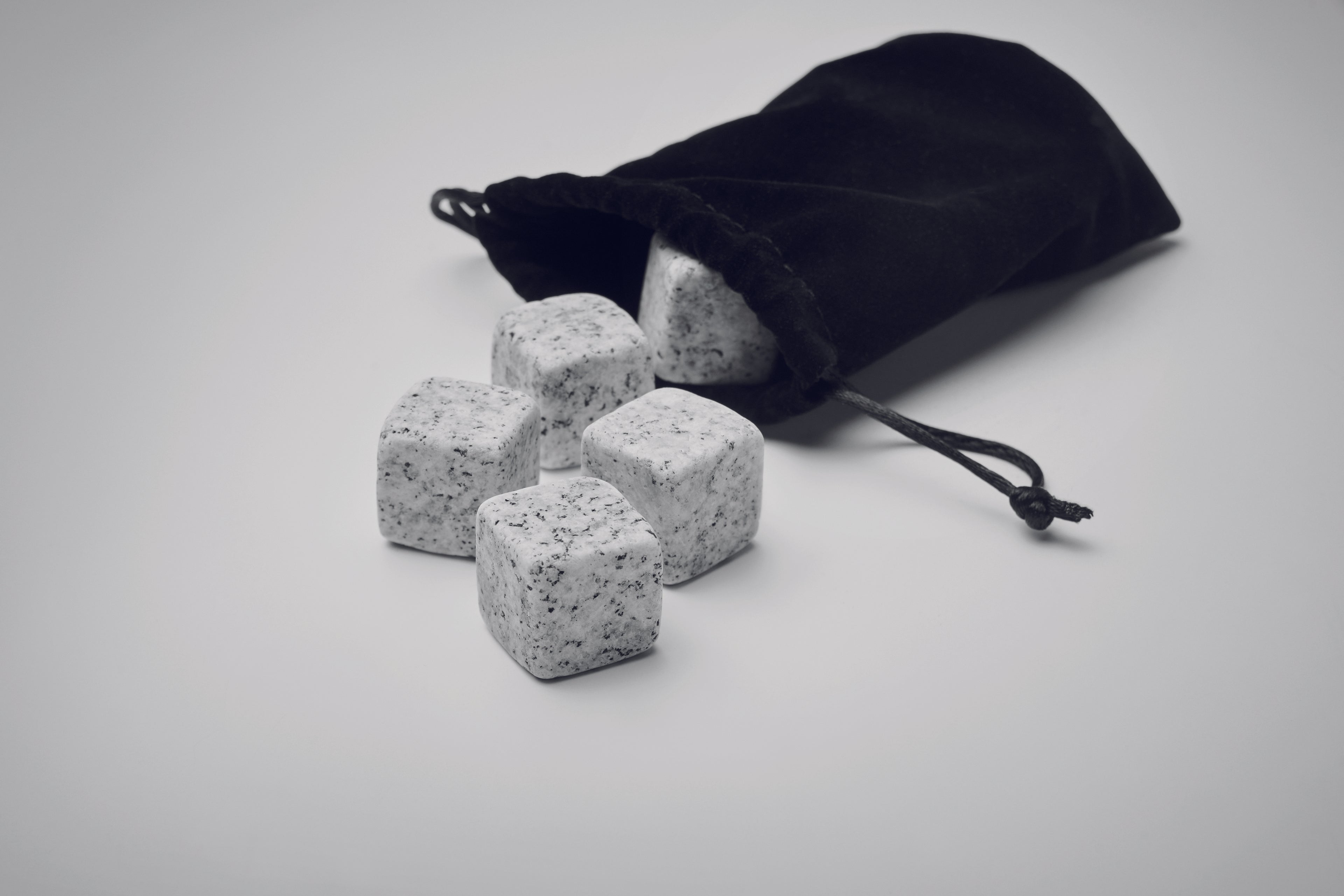 9 pietre gheață în cutie