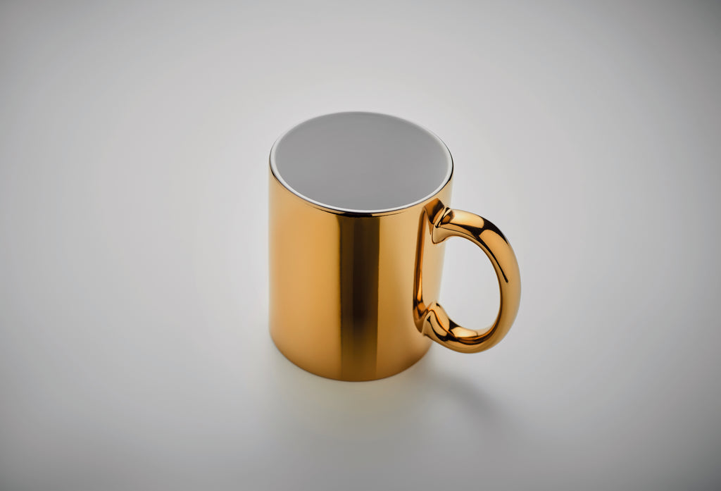 Cană metalică din ceramică