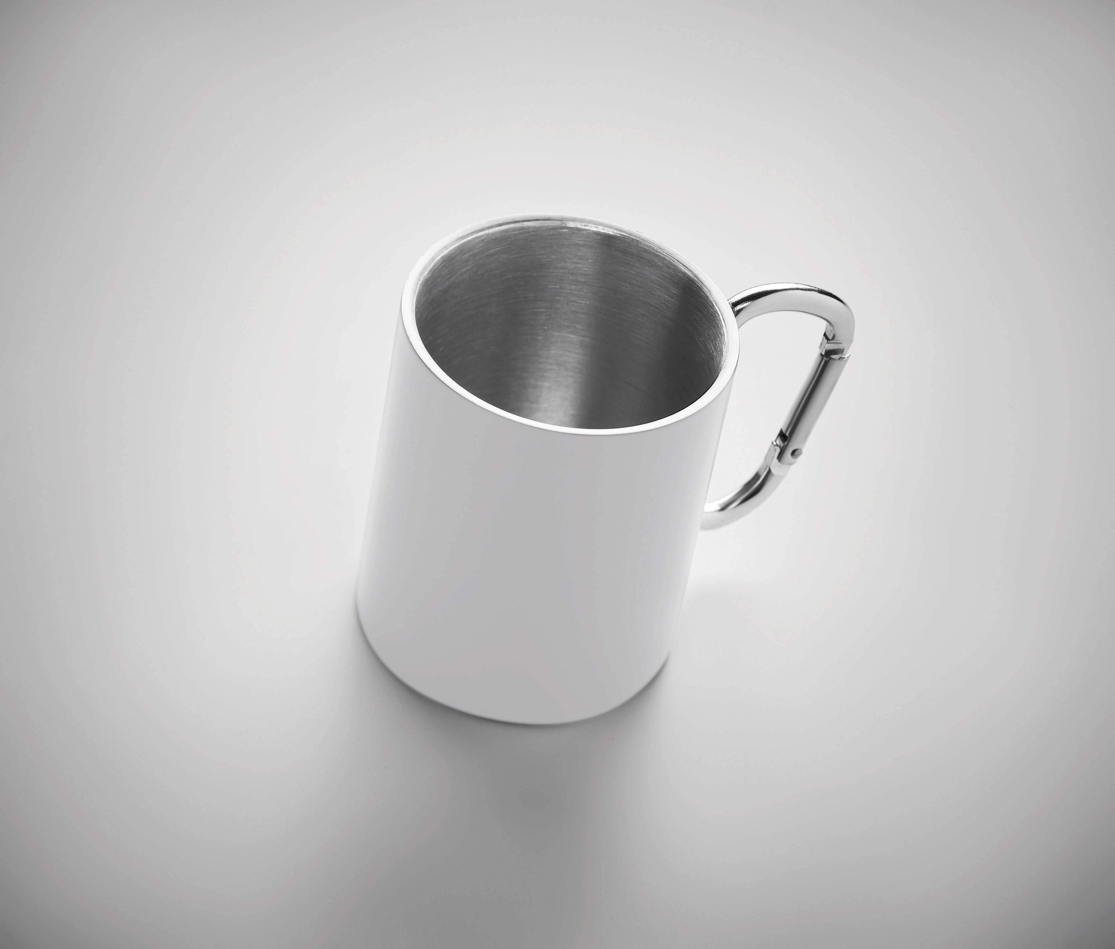 Cană metalică cu carabină