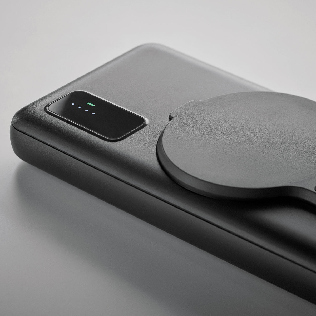 Încărcător wireless magnetic 15