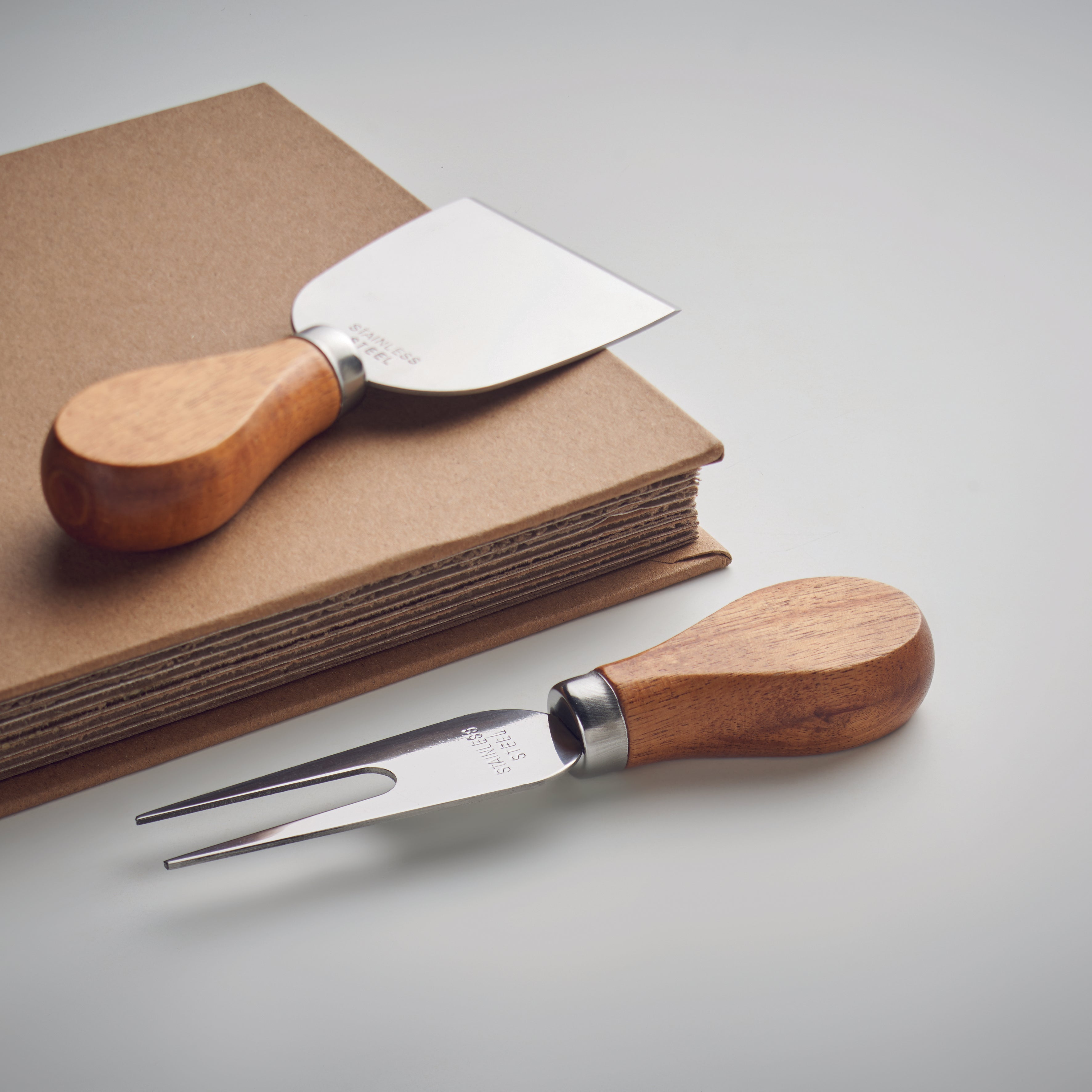 Set de 4 cuțite pt brânzeturi